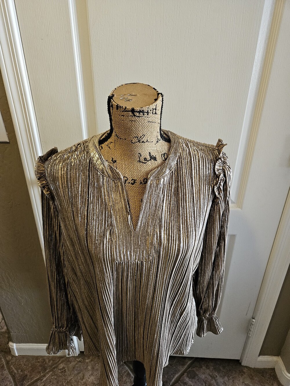 NWT ☆ Crown & Ivy Top/Blouse, Size Large Petite, Brand NEW!